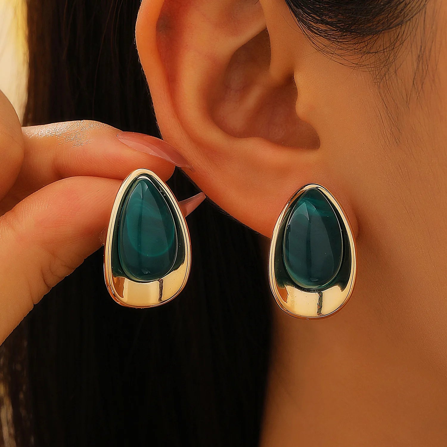 Pendientes elegantes con diseño de gotas