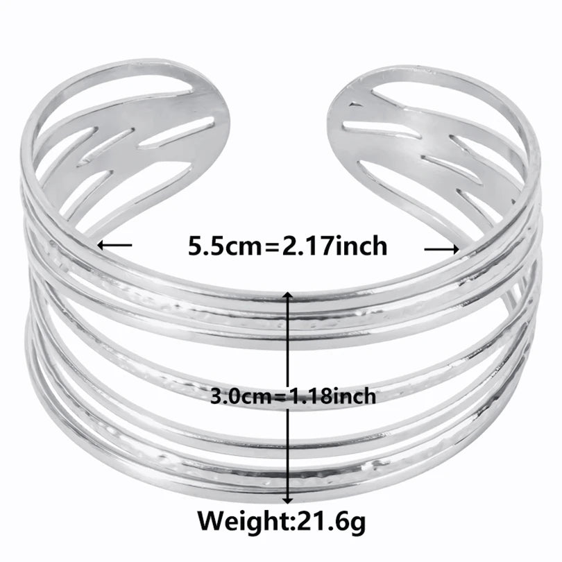Pulseras abiertas y gruesas de estilo moderno