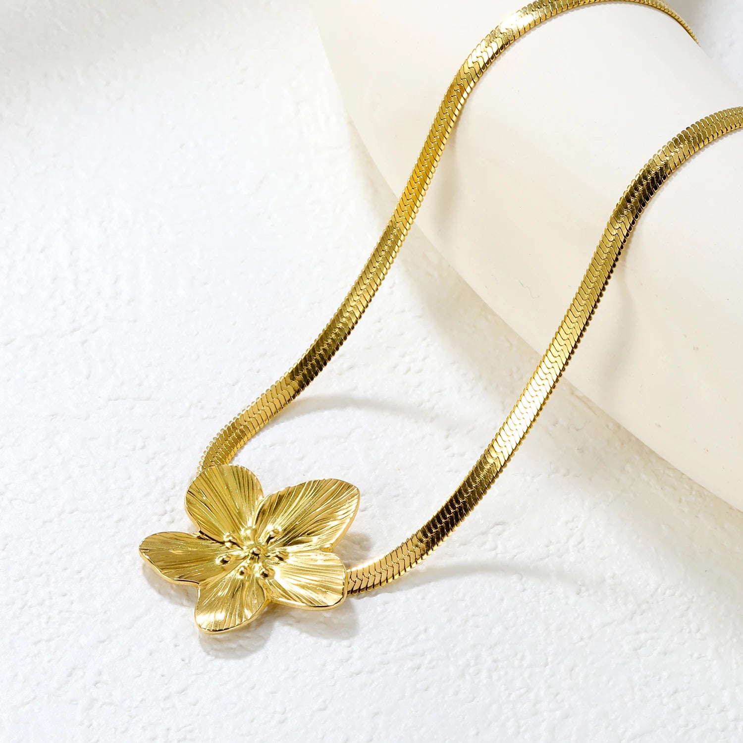 Juego de Collar y Pendientes de flores