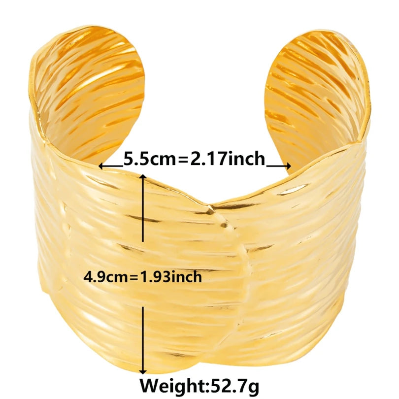 Pulseras abiertas y gruesas de estilo moderno