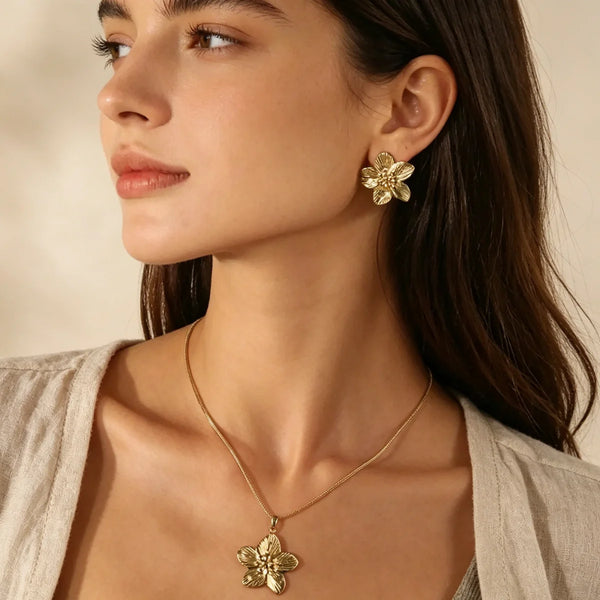 Juego de Collar y Pendientes de flores