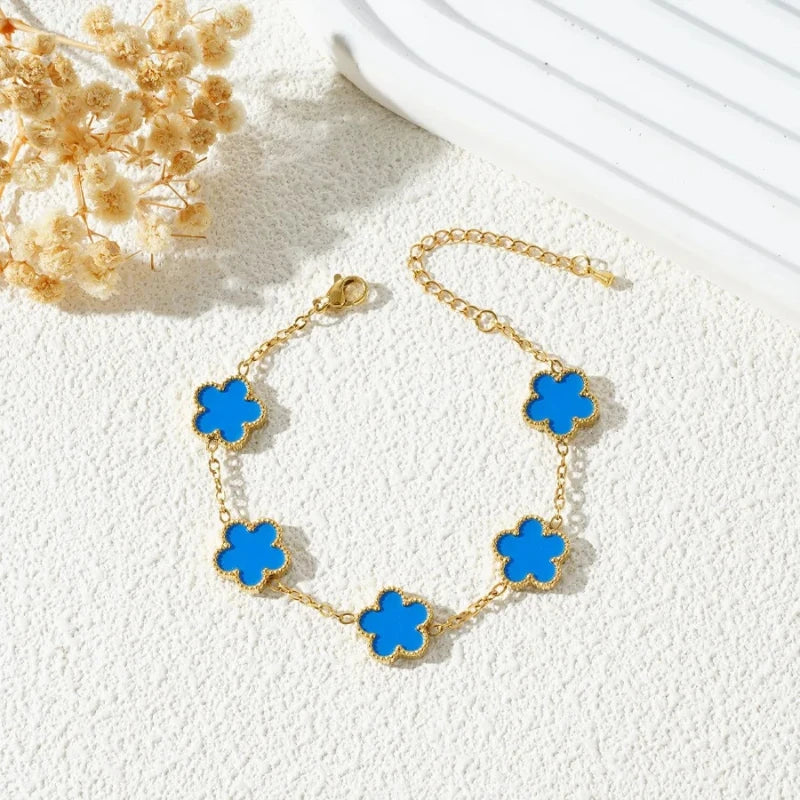 Pulsera con diseño de flor de cinco pétalos