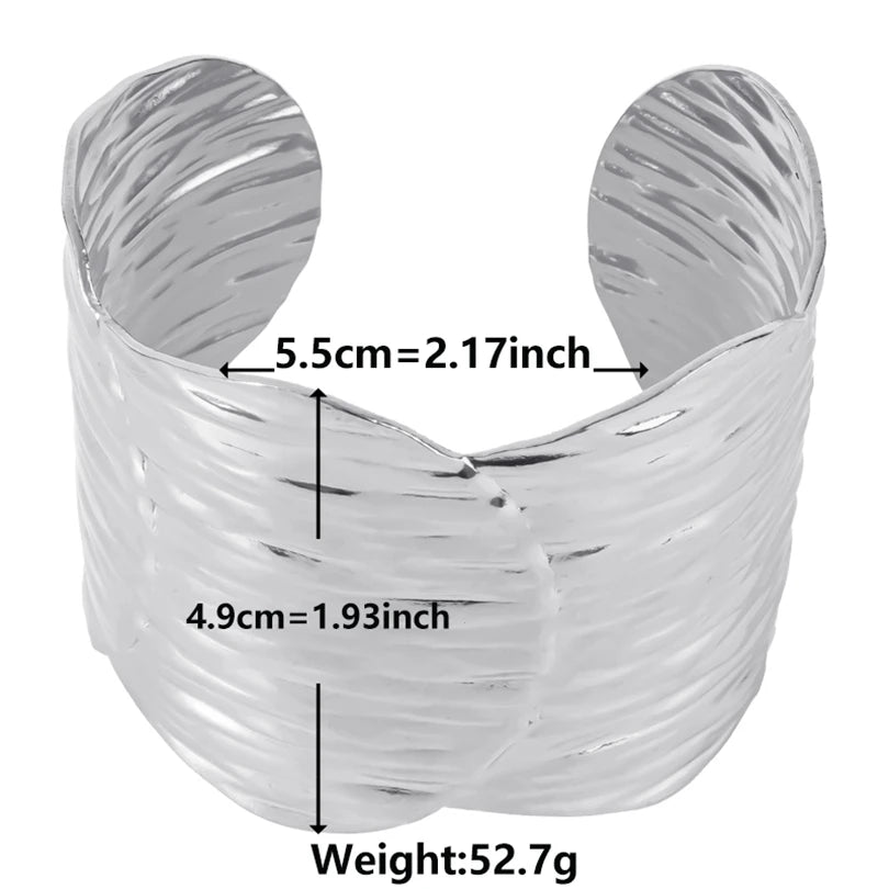 Pulseras abiertas y gruesas de estilo moderno