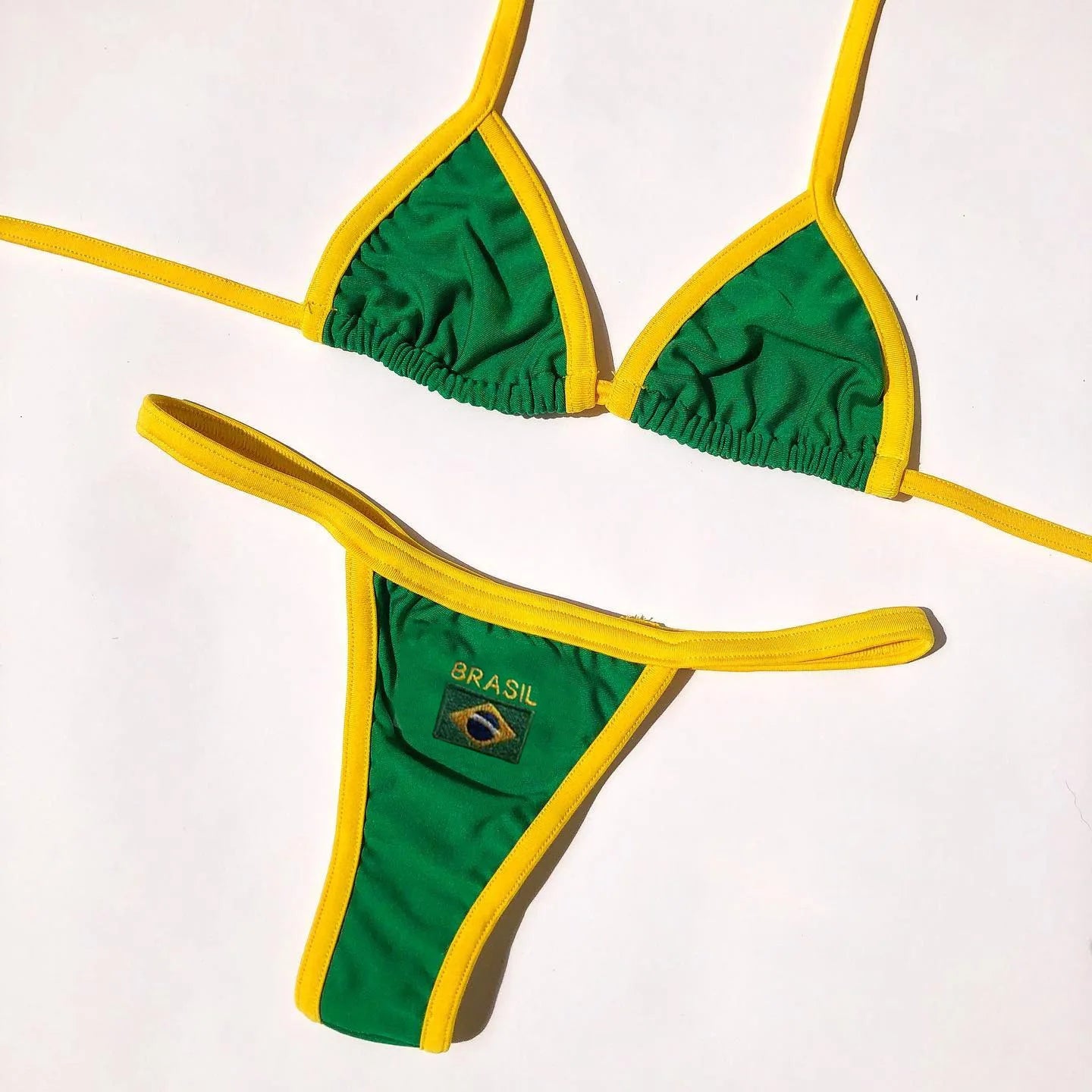 Conjunto de bikini estilo retro inspirado en la bandera de Brasil