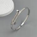 Pulsera con diseño de clavo