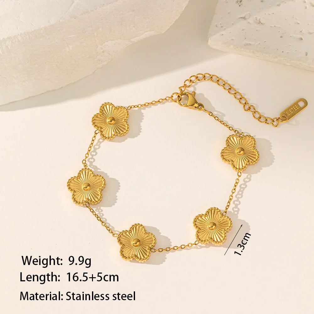 Pulsera con diseño de flor de cinco pétalos