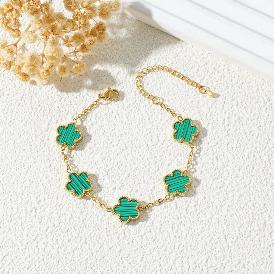 Pulsera con diseño de flor de cinco pétalos
