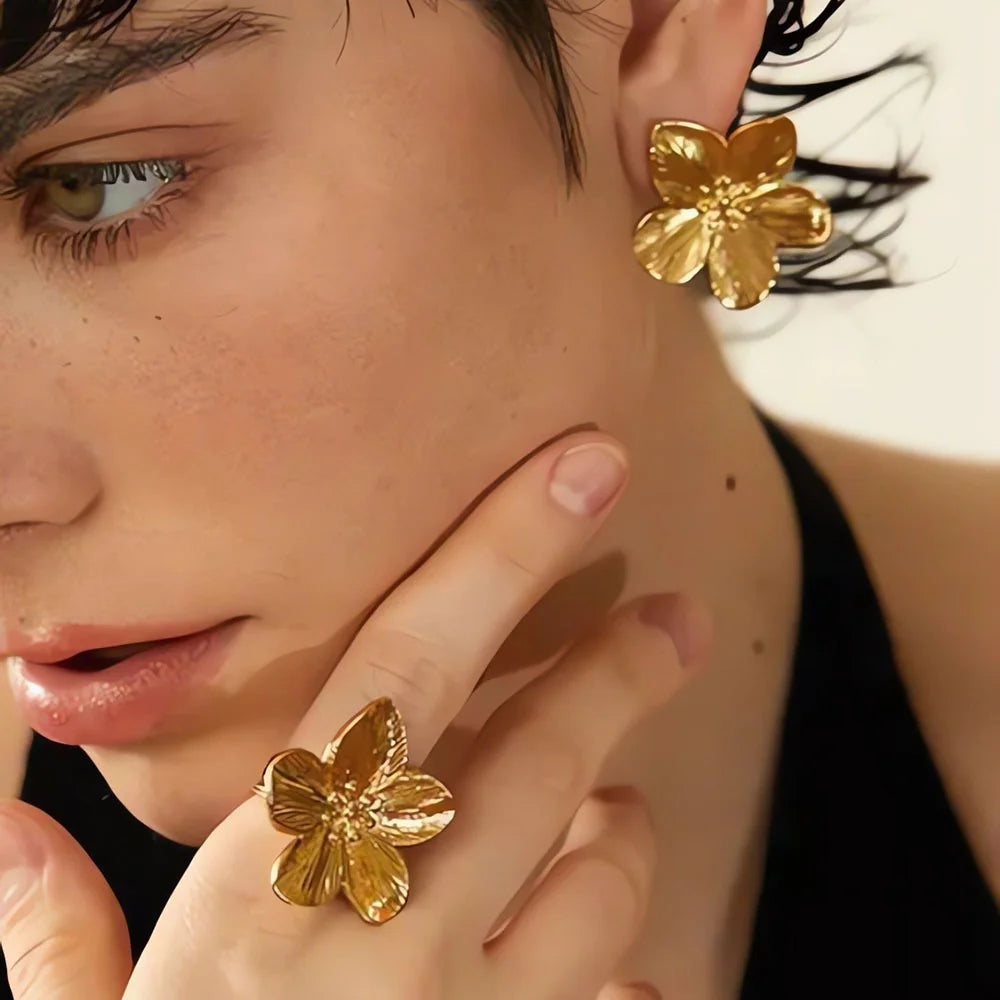 Juego de Collar y Pendientes de flores