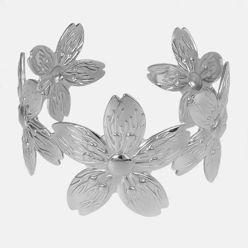 Pulseras abiertas y gruesas de estilo moderno
