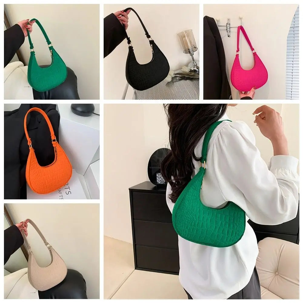 Bolso con diseño de media luna