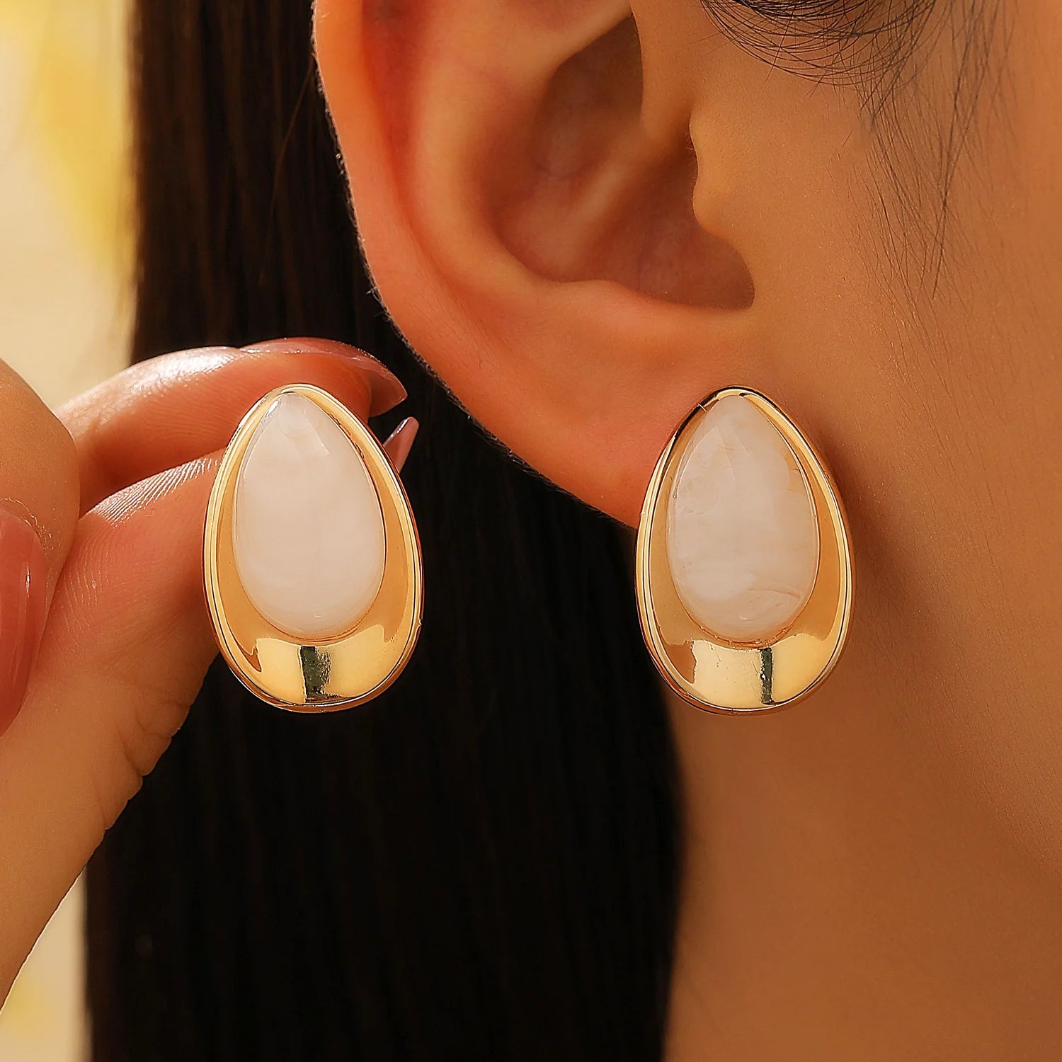 Pendientes elegantes con diseño de gotas