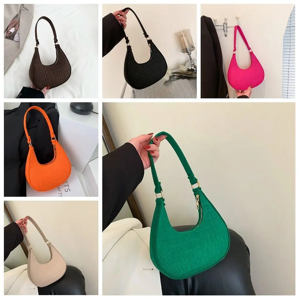 Bolso con diseño de media luna