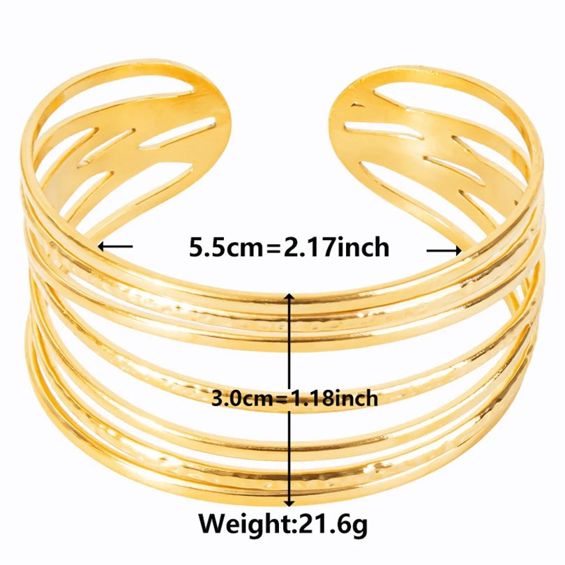 Pulseras abiertas y gruesas de estilo moderno