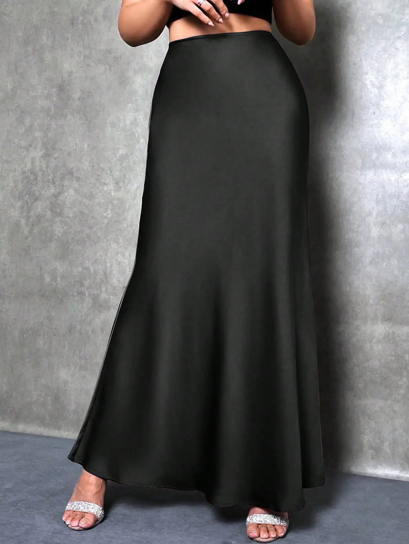 Falda elegante de satén de tiro alto