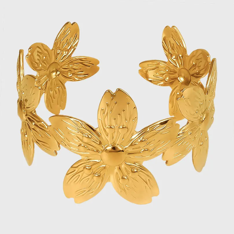 Pulseras abiertas y gruesas de estilo moderno