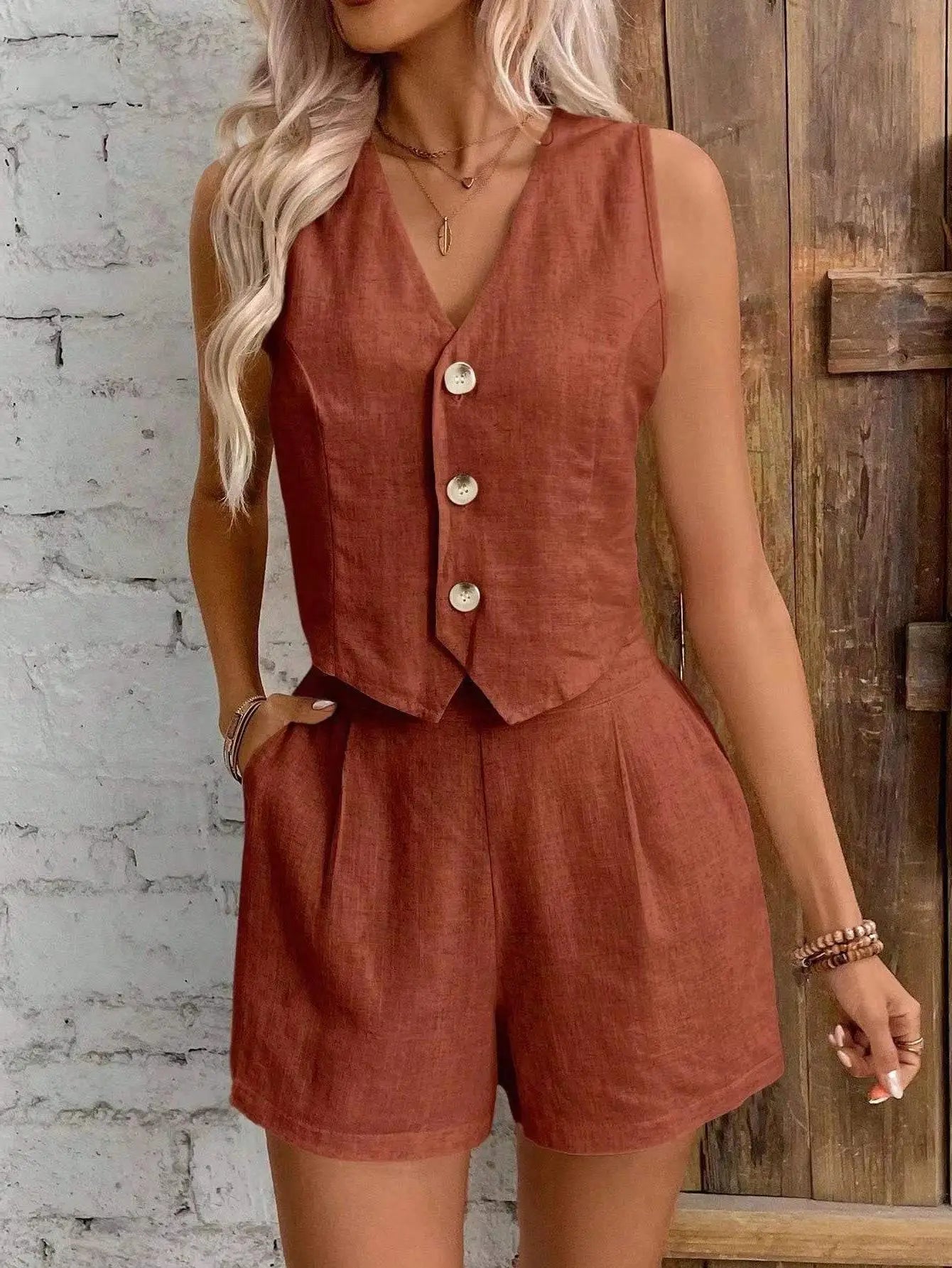 Conjunto casual de top tipo chaleco y pantalones cortos de algodón y lino
