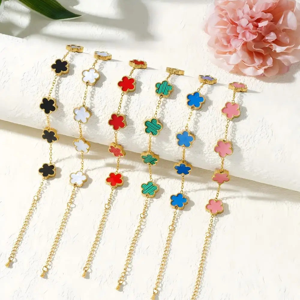 Pulsera con diseño de flor de cinco pétalos
