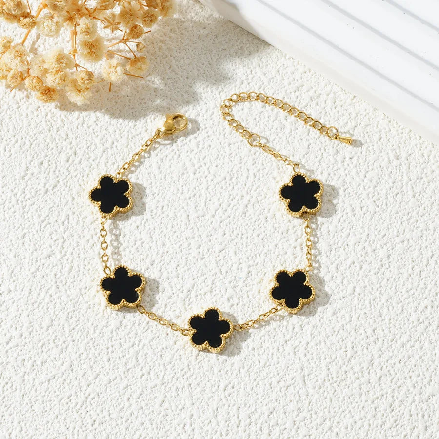 Pulsera con diseño de flor de cinco pétalos