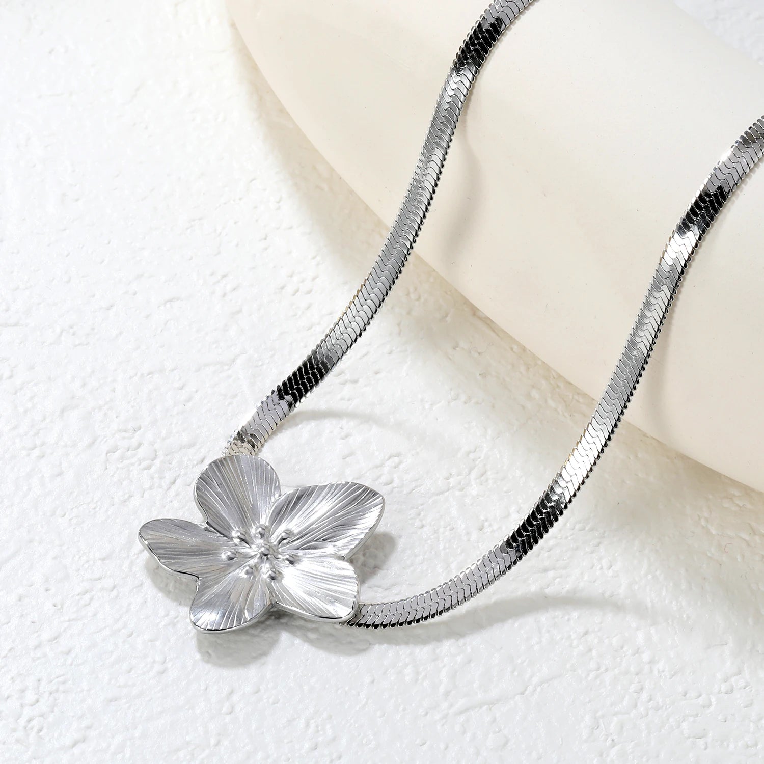 Juego de Collar y Pendientes de flores