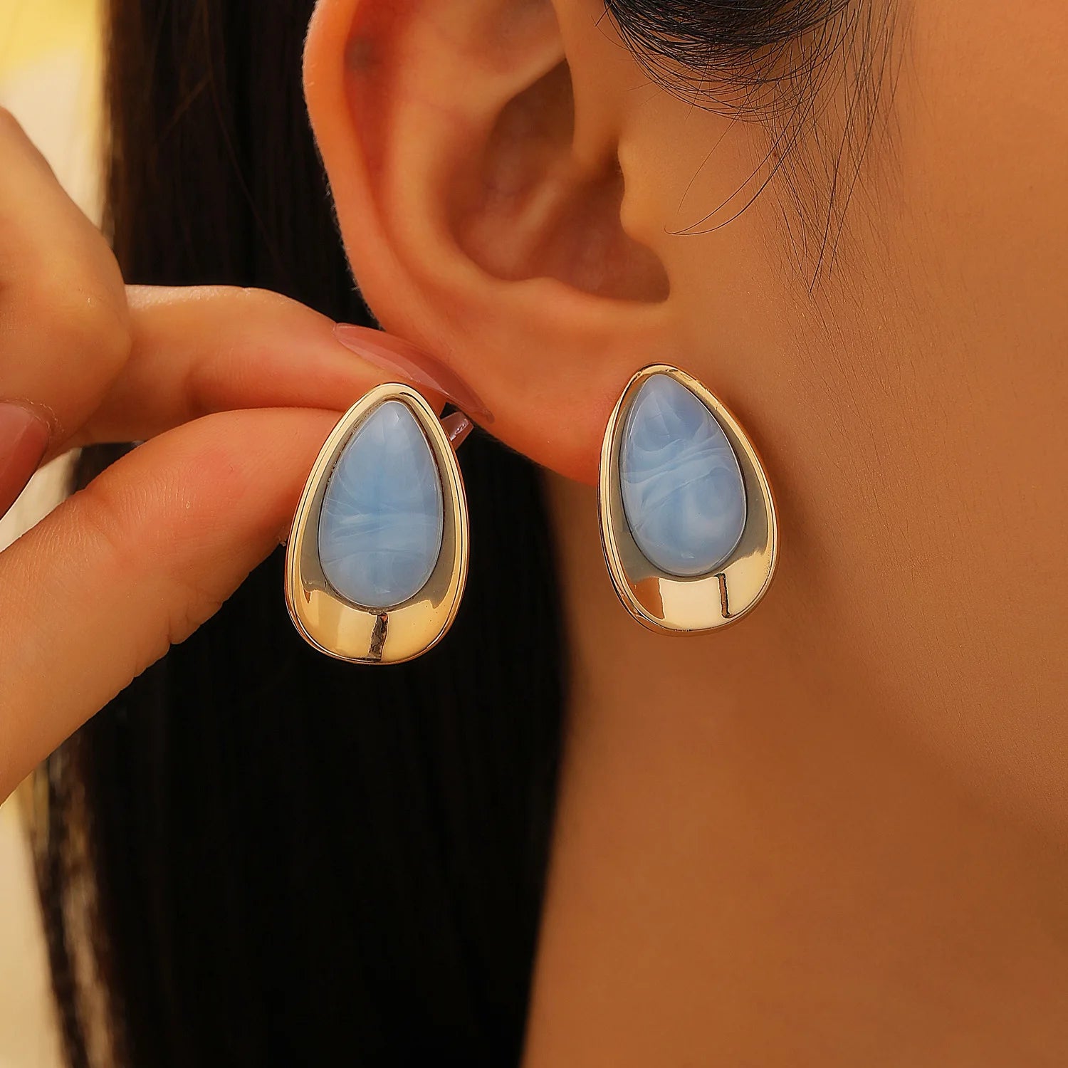 Pendientes elegantes con diseño de gotas