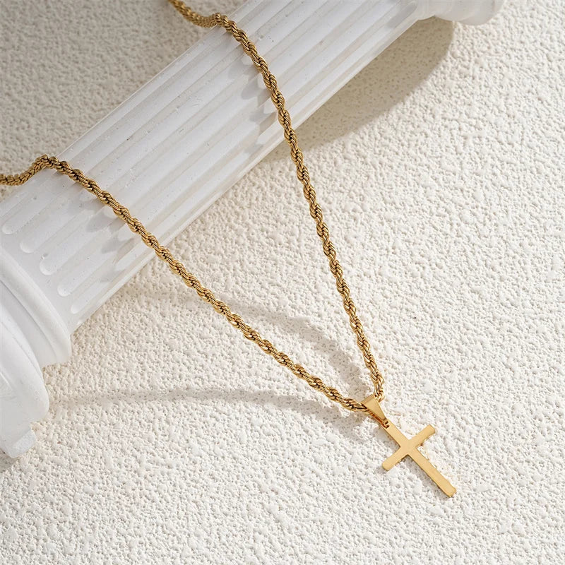 Collar con colgante de cruz unisex