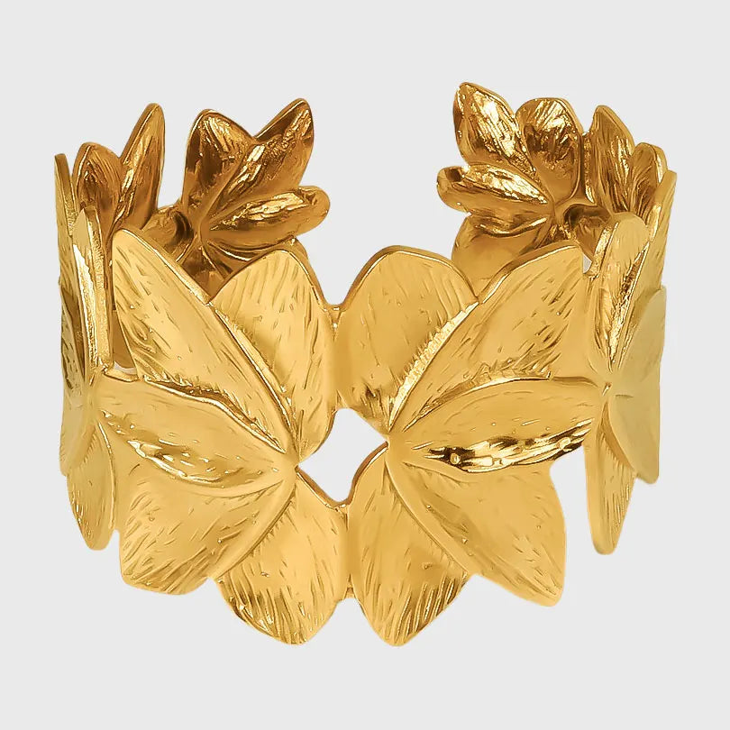 Pulseras abiertas y gruesas de estilo moderno