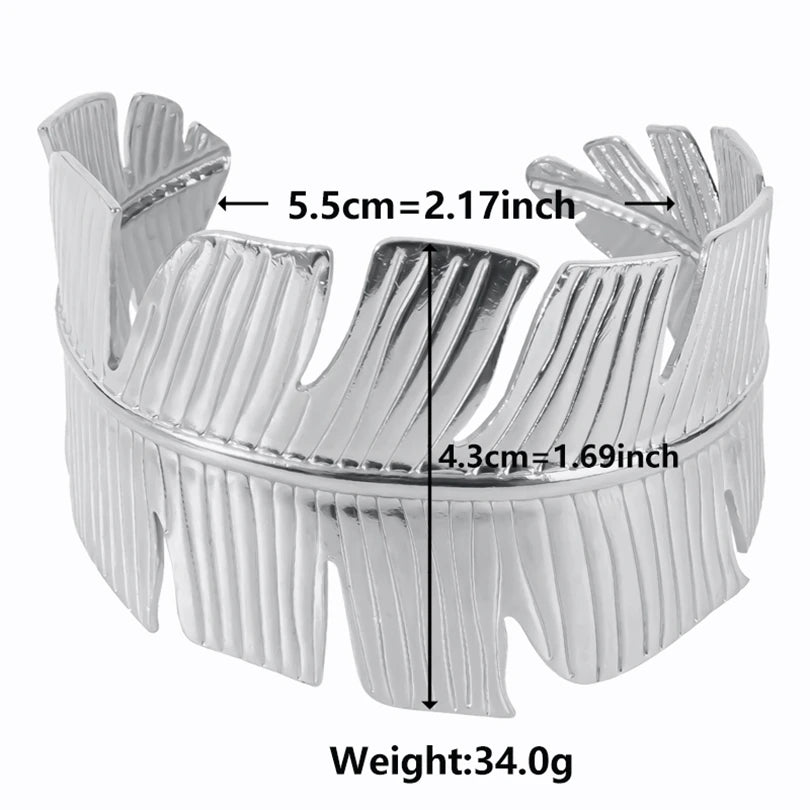 Pulseras abiertas y gruesas de estilo moderno