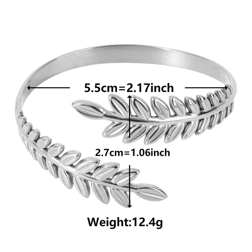 Pulseras abiertas y gruesas de estilo moderno