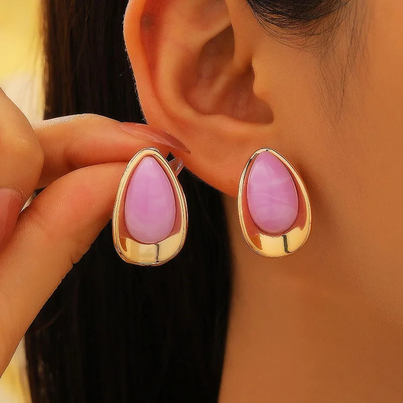 Pendientes elegantes con diseño de gotas